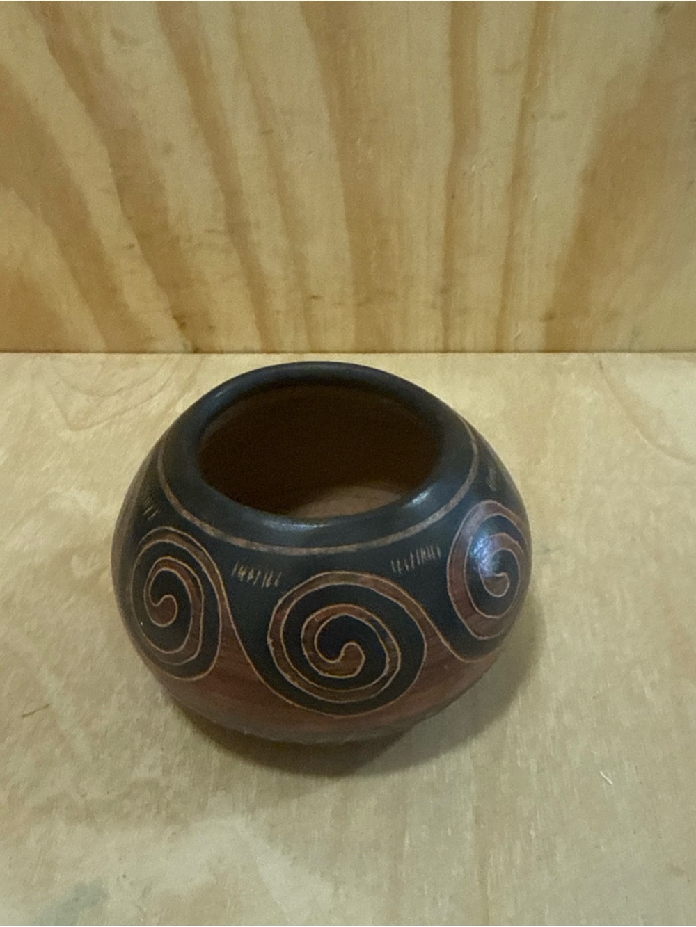 Guaitil Costa Rica Folk Art Pottery Jar Signed Edum R